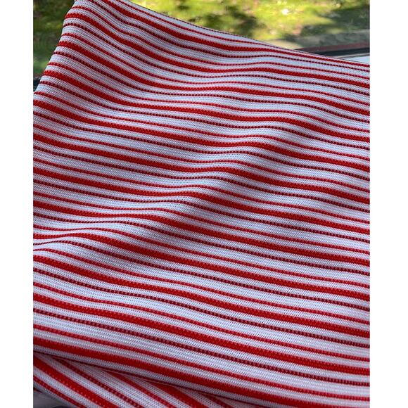 1 yd Red White Striped Stretchy Polyester Craft Sewing Fabric Yardage Remnant - Picture 2 of 2